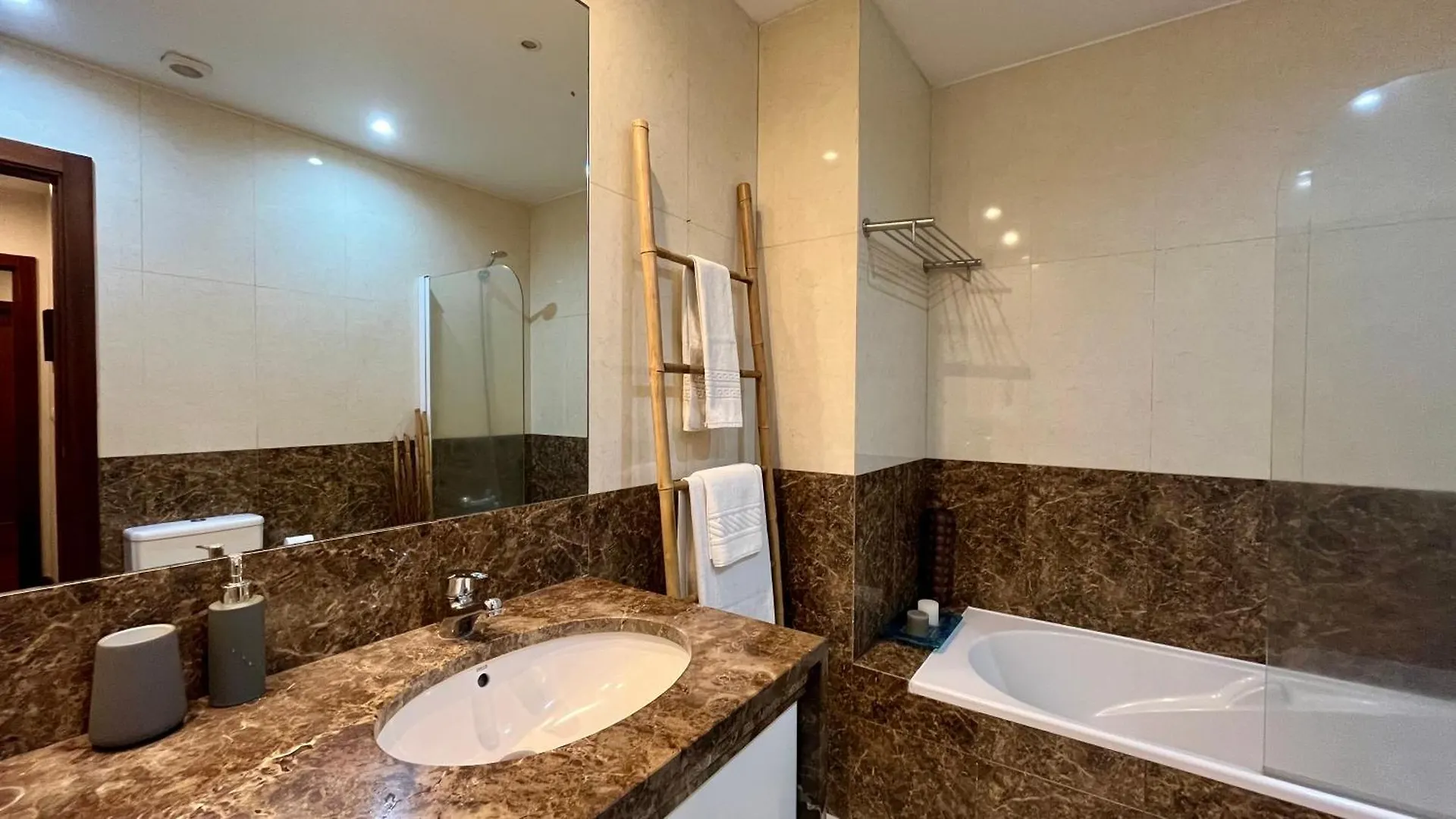 Madeira Emotions Apartments Funchal  Funchal (Madeira)